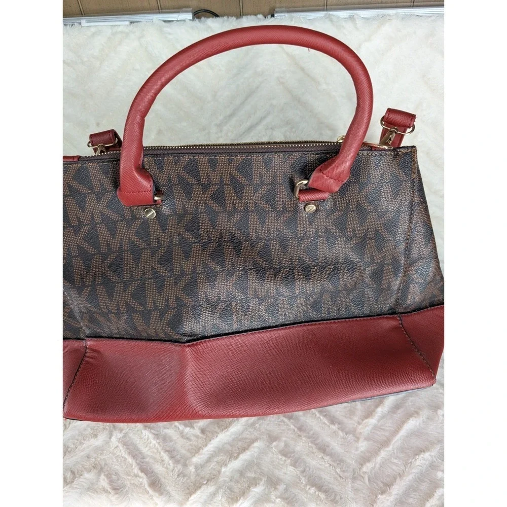 Michael Kors SUTTON MEDIUM SIGNATURE SATCHEL Brown And Gold with hand bag